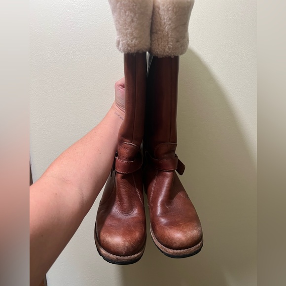 UGG Austrailia S N 5608 - Picture 5 of 5